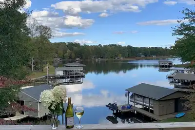 Image de Escapade relaxante au lac Gaston (deux espaces de vie séparés; 9 personnes)