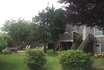 Image de Pour la famille, privé, grands terrains. 1 min de fossé. 2 blks à Mtk Downs.