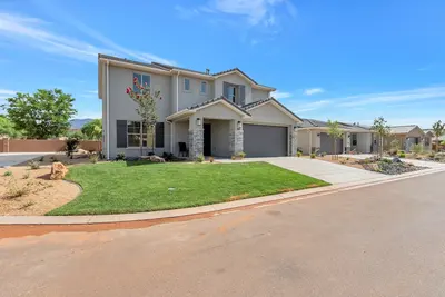 Image de Brand new 7 bed 5 house bain avec piscine / table de ping-pong et sauvegarde pour se garer