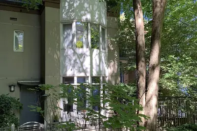 Image de Private West Coast Townhouse in the Heart of Coal Harbour - Courtyard Secure