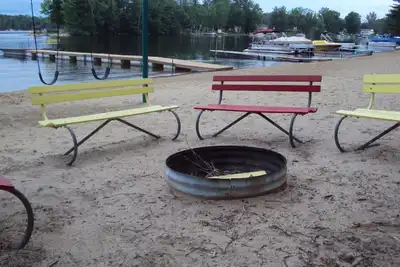 Image de 7 / 6-7 / 13 Cabine d'une semaine avec 2 chambres sur la propriété au bord du lac Ogemaw