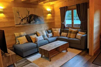 Chalet luxueux pour 8 personnes, entièrement rénové pour cet hiver.