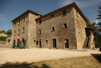 Image de Loggia, charmant appartement rénové 3bd / 2bt en Toscane avec piscine partagée