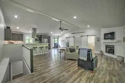 Image de Nouveau! Lake Barkley Home w / Sunroom, pont, quai de bateau!