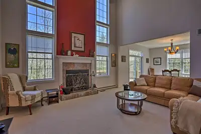 Image de Nouveau! Pocono Pines Golf Course Home, à 3 km de Naomi!