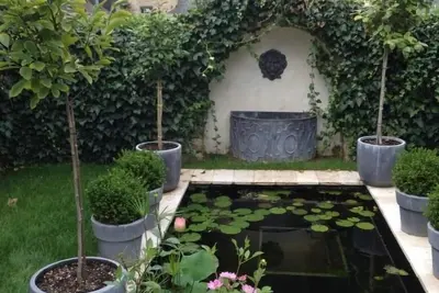 Image de maison de ville+jardin dans centre historique/port