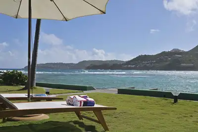 Image de Superbes vues sur la mer, à quelques pas de la plage, des boutiques et des restaurants, court de tennis privé