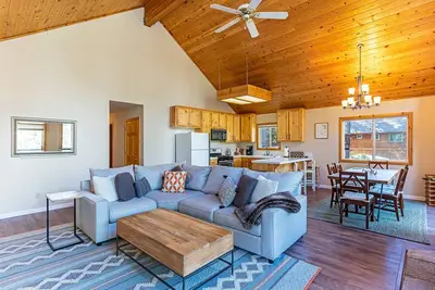 Image de Sierra Haven - Idéal pour les familles, de superbes commodités de quartier!