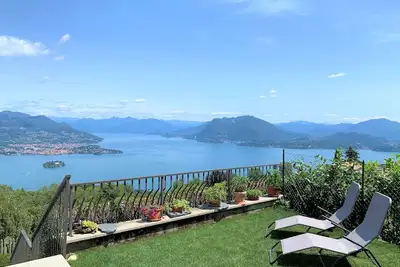Image de Chalet confortable, entouré par la nature avec une vue unique sur le lac Majeur