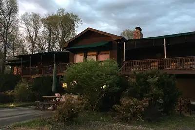 Image de Maison au bord du lac avec un accès facile au lac Norfork