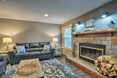 Image de Nouveau! Big Bear Lake House w / Deck - Promenade à la plage!