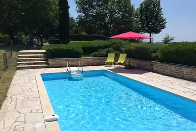 Maison à Forcalquier, Luberon, grand terrain, piscine et vue panoramique jeux