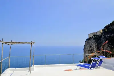 Image de Casa Mila: Un appartement caractéristique et accueillant face au soleil et à la mer.