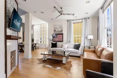 Image de Maison Hibiscus - 3 Chambres / 2. 5 Bath Home - Centre-ville historique de Cannonborough - À seulement 4 pâtés de maisons de la rue King