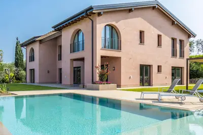 Image de Villa de charme avec vue magnifique sur le lac de Garde, parc et piscine privée