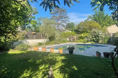 Image de Maison familiale avec piscine dans village de charme