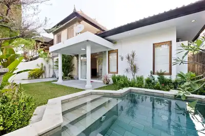 Image de Villa récemment rénovée et décorée à distance de marche de la plage de Sanur