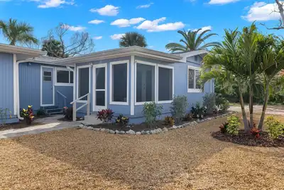 Image de Cottage chic côtier récemment rénové à quelques minutes de la plage!