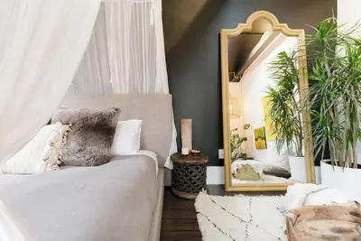 Image de Bungalow historique et romantique dans les rues de Venice Walk