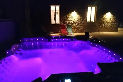 Image de Gîte 4-12 personnes avec Spa à 10 minutes d'Omaha Beach