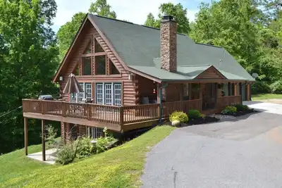 Image de Spacieux Log Cabin Lakeview situé dans les portes de Shanghai