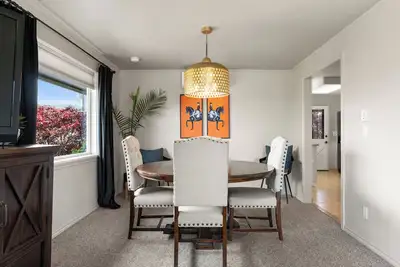 Image de Nouveau! West Nine Guest House - une vue centrale