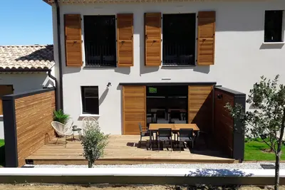 Image de Aigueze, Gite N°2 Climatisé avec piscine