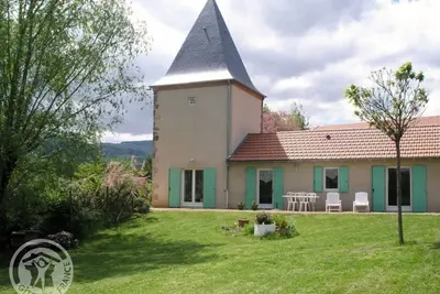 Gîte familial calme avec jardin, terrasse, équipements modernes et jeux pour enfants à Lentigny