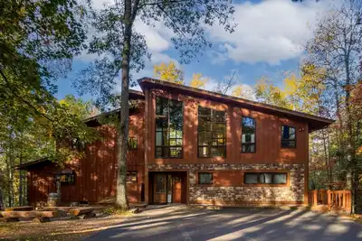Image de Amazing Lakefront 7 Bd / 5 Bath