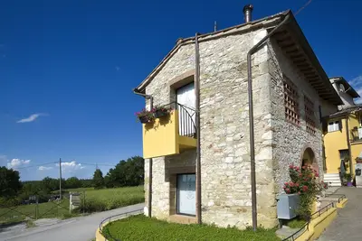 Image de Casailcambio Typique cabane toscane récemment rénovée d'environ 45 mètres carrés.