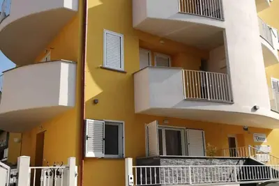 Montesilvano Clean Beach. Nouveau studio avec jardin près de la mer