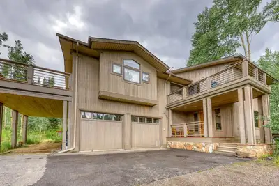 Image de Nouvelle Liste! Belle maison w / bain à remous, piste cyclable et vue sur la montagne!