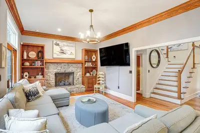 Image de Nouveau! Boone Home w / Hot Tub- Près de App Ski & Sugar Mt