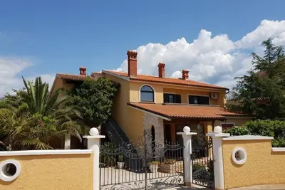 Image de Appartement de vacances pour 7 personnes  + 1 enfant env. 130 qmà Pomer, Istrie (Istrische Riviera)