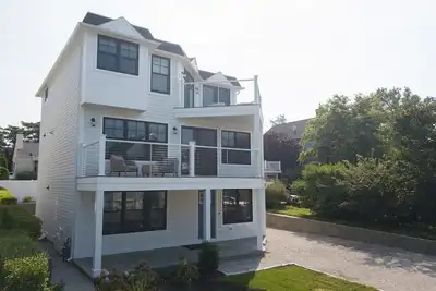Image de Maison côtière moderne à seulement 2 minutes de la plage
