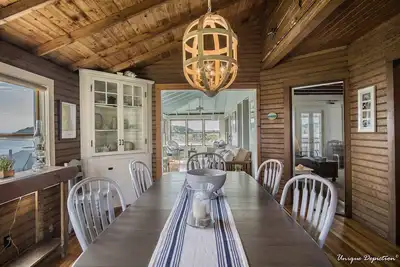 Image de Spacieux Beach House avec vue sur l'océan spectaculaire et accès à la plage privée