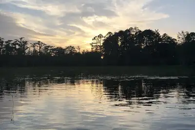 Image de Lakefront Home, cadre magnifique, à seulement 30 minutes en voiture des plages de 30a
