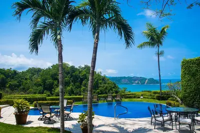 Image de Villa de luxe avec vue sur l'océan au-dessus de Los Sueños!