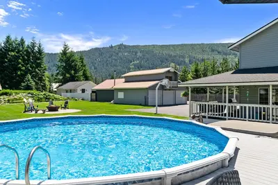 Image de Profitez de Icicle Oasis! Piscine, bain à remous, chiens bienvenus, barbecue, foyer, étang, mont. Vue