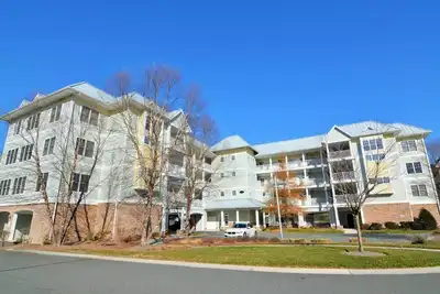 Image de Beau condo au troisième étage dans la péninsule