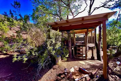 Image de Le Chi-Treehouse. . . Glamping civilisé au Sustainable Sunny Mellow Eco Villa
