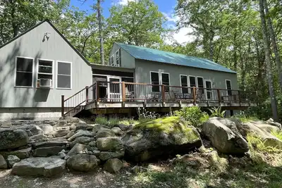 Image de Sur le lac Winnipesaukee, maison de 2 étages, cabine, quai et terrasse 7 Nt Min