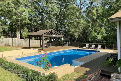 Image de La vie est meilleure au bord de la piscine!