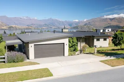 Image de Vue imprenable sur le lac et la montagne dans la baie de la péninsule de Wanaka