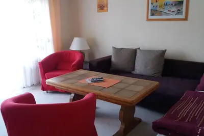 Image de Maison de vacances à la lisière de la forêt avec balcon