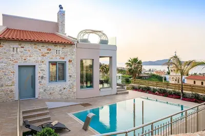 Image de Nouvelle villa Lux ★ à 200m de la plage / du restaurant ★ piscine chauffée Prv ★ aire de jeu ★ ascenseur ★ vue sur la mer