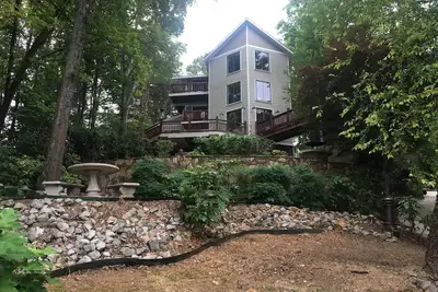 Image de Nouvelle liste Unique Lg / Multifamilial devant la maison devant le lac alliant plaisir et bons souvenirs