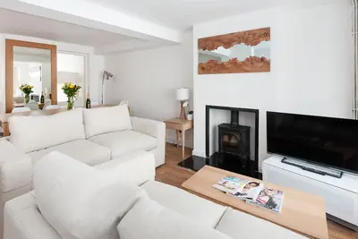 Image de Idéalement situé, chalet de 3 chambres avec jardin et parking (10 personnes)