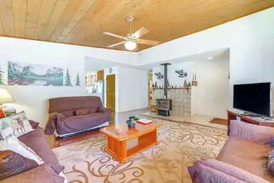 Image de Nouveau! Groveland Home ~ 1 Mi au lac Pine Mountain!