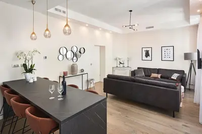 Image de Cannes, Rue d Antibes - 4 chambres - 4sdb